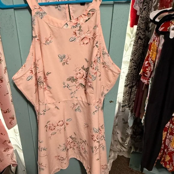 🔥🔥Torrid Salmon Pink Sleeveless flowy tank top : Size 0- EUC - Picture 1 of 3